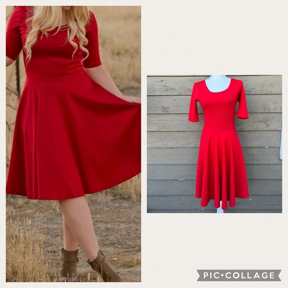 Dresses & Skirts - Textured red dress with 3/4 sleeves!